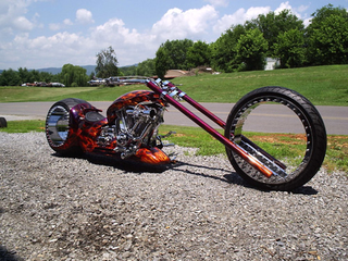 Illustration for article titled Hubless Monster Motorcycle Rolls Without Spokes